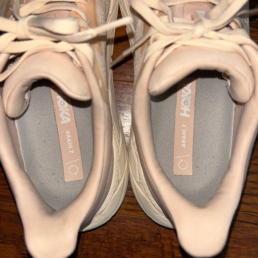 Hoka One One Arahi 7 Running Shoes Women’s Athletic Sneakers in Vanilla Cream - Picture 7 of 7